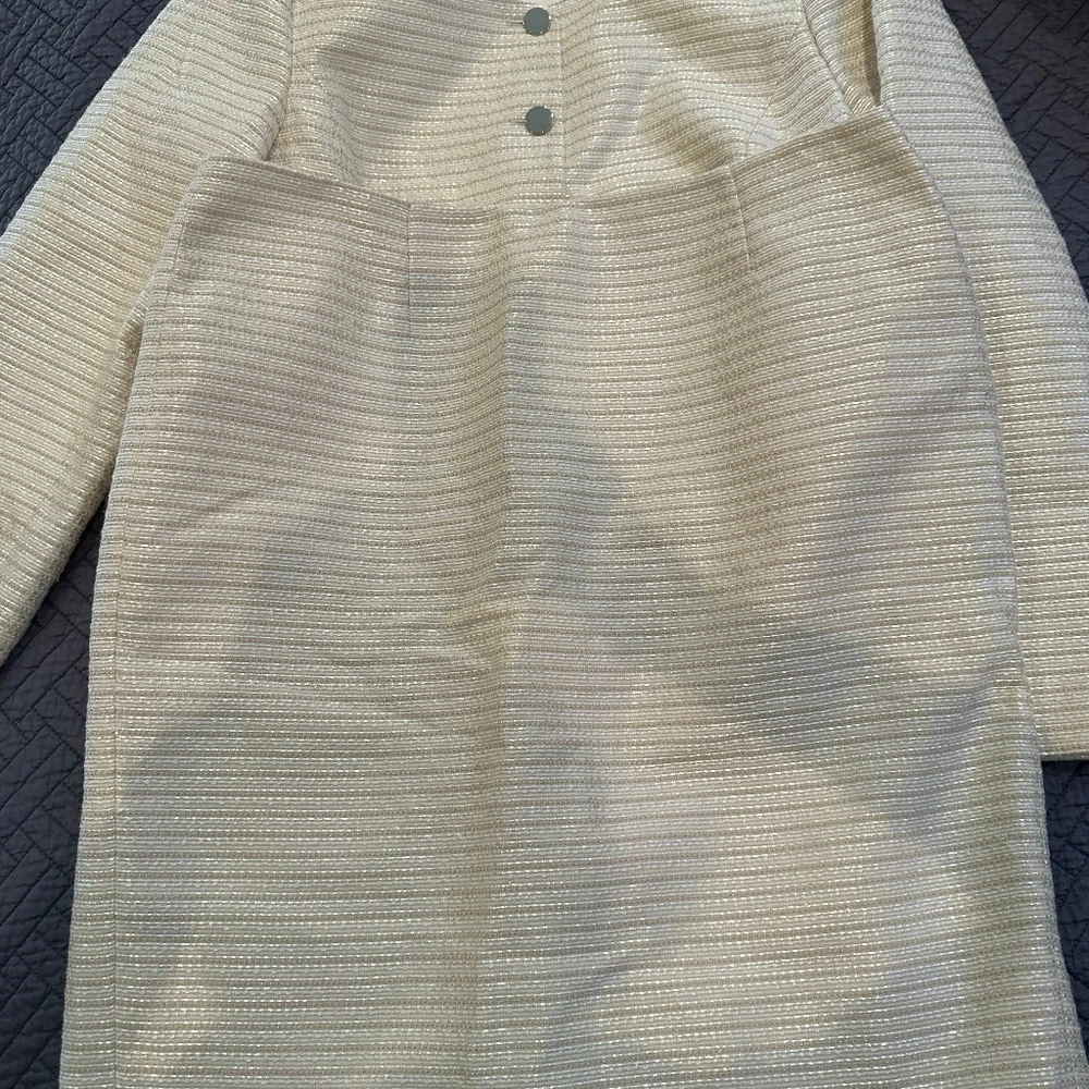 Calvin Klein Ivory Metallic Tweed -like Jacket and Skirt Suit, Size 16 - Picture 7 of 9